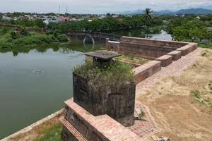 The Hidden History of Military Bunkers on Hue's Ancient Citadel Walls - image 7