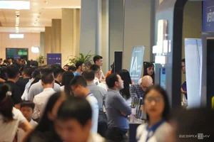 Tran Luu Quang Explores Cutting-Edge Tech at AI4VN 2024 Summit - image 4