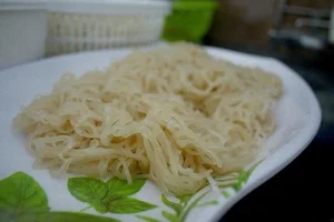Que Son Cassava Noodles: A Traditional Vietnamese Delicacy with a Unique Net-Like Texture - image 3