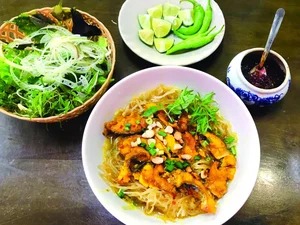 Que Son Cassava Noodles: A Traditional Vietnamese Delicacy with a Unique Net-Like Texture - image 7