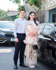 Pickleball Coach Ties the Knot with Volleyball Beauty Thu Hoai - image 3