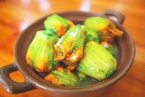 10 Exquisite Edible Flower Dishes That Taste as Good as They Look - image 2