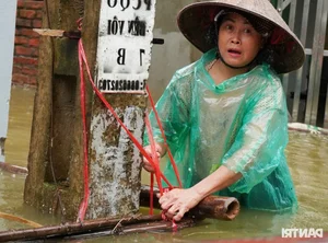 Hanoi Flooding Crisis: A Mother’s Brave Escape with Her 9-Month-Old Baby - image 3