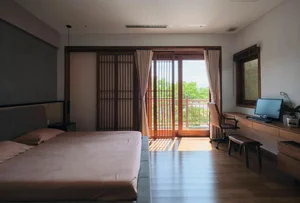 NI Villa: West-Facing Heat-Resistant House Inspired by Hoi An Ancient Town - image 7