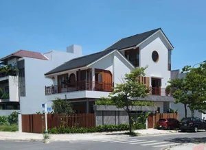 NI Villa: West-Facing Heat-Resistant House Inspired by Hoi An Ancient Town - image 0