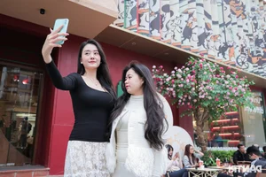 Dong Ho Folk Art Meets Modern Cafe Culture: A Unique Visual Experience - image 6