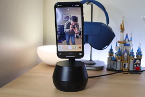 12 Mind-Blowing Features of the World Smartest Smartphone Stand - image 0