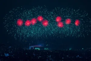 Sun Group Brings Spectacular Fireworks Displays from Phu Quoc and Da Nang to Hanoi - image 0