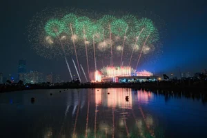 Sun Group Brings Spectacular Fireworks Displays from Phu Quoc and Da Nang to Hanoi - image 12