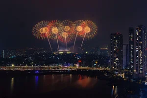 Sun Group Brings Spectacular Fireworks Displays from Phu Quoc and Da Nang to Hanoi - image 3