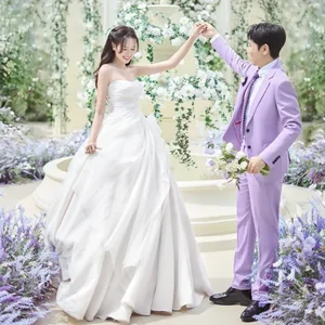Actor Anh Duc Shares Sweet Wedding Photos While Thu Quynh Celebrates Family - image 1