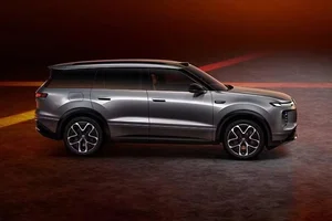 Volkswagen ID.Era 8X: EV Design Meets 1.5L Turbo Power - image 3