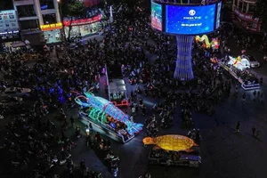 Giant Mid-Autumn Lanterns Illuminate Tuyen Quang in a Spectacular Cultural Display - image 6