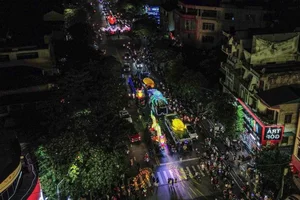Giant Mid-Autumn Lanterns Illuminate Tuyen Quang in a Spectacular Cultural Display - image 8
