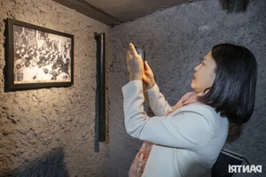Rare Images of 130-Year-Old Secret Bunker Near Hoan Kiem Lake - image 7