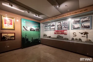 Rare Images of 130-Year-Old Secret Bunker Near Hoan Kiem Lake - image 1