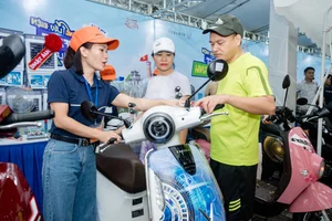 Switching to Electric: Why Everyone is Trading Gas Bikes for E-Scooters - image 3