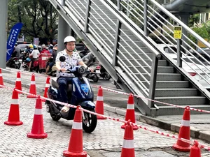 Switching to Electric: Why Everyone is Trading Gas Bikes for E-Scooters - image 1