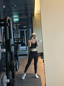 Miss Vietnam Thanh Thuy Stuns Fans with Incredible Physique and Elegant Fashion Sense - image 1