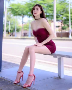 Bold Fashion Trends: Modern Style Icons Embrace Chic Cut-Out Outfits - image 2