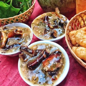 8 Must-Try Street Foods and Snacks in Quang Ninh - image 3