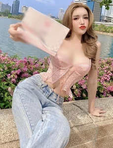 Captivating Transgender Beauty Inspires with Stunning Fashion and Body Confidence - image 0