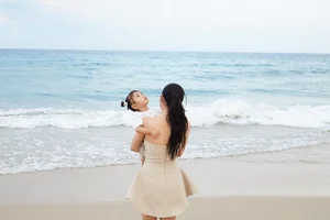 Singer Bao Anh Surprises Fans with Accidental Baby Reveal in 2024 - image 2