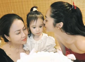 Singer Bao Anh Surprises Fans with Accidental Baby Reveal in 2024 - image 4