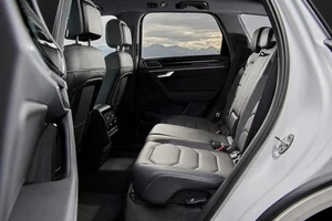 First Look: Volkswagen Touareg 2025 Design, Features, and Performance - image 9