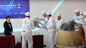 Lunar Soil Samples Reveal Secrets Dating Back Billions of Years - image 6
