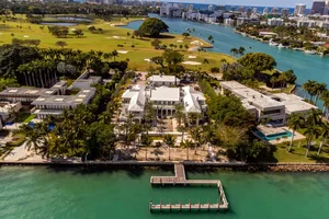 Inside Mark Zuckerberg’s $170 Million Luxury Estate on Florida’s Exclusive Billionaire Bunker Island - image 2