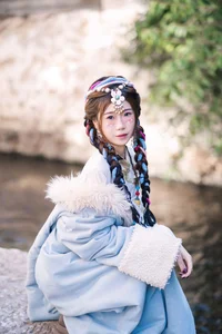 Vẻ Đẹp Thanh Khiết: Huang Ying Giữa Cánh Đồng Hoa Gesang Rực Rỡ Nơi Cao Nguyên - image 8