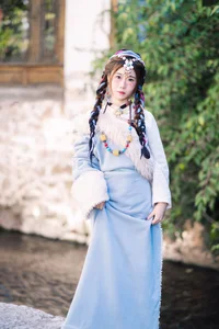 Vẻ Đẹp Thanh Khiết: Huang Ying Giữa Cánh Đồng Hoa Gesang Rực Rỡ Nơi Cao Nguyên - image 12