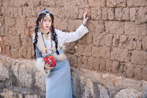 Vẻ Đẹp Thanh Khiết: Huang Ying Giữa Cánh Đồng Hoa Gesang Rực Rỡ Nơi Cao Nguyên - image 9