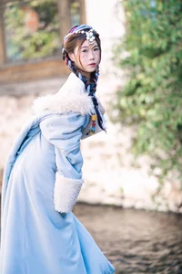 Vẻ Đẹp Thanh Khiết: Huang Ying Giữa Cánh Đồng Hoa Gesang Rực Rỡ Nơi Cao Nguyên - image 18