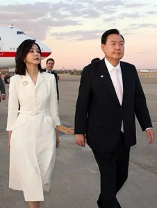 South Korea’s First Lady Kim Keon-hee: The Ultimate U55 Fashion Icon - image 9