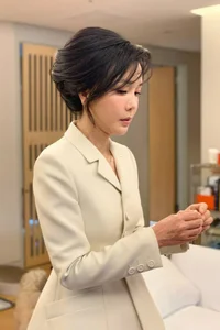 South Korea’s First Lady Kim Keon-hee: The Ultimate U55 Fashion Icon - image 8