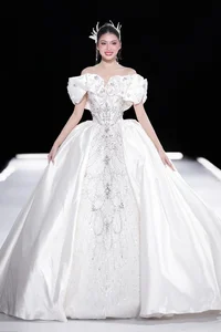 Stunning Photos of Miss International Queen Huong Giang in Elegant Bridal Fashion - image 17
