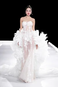 Stunning Photos of Miss International Queen Huong Giang in Elegant Bridal Fashion - image 14