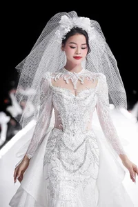 Stunning Photos of Miss International Queen Huong Giang in Elegant Bridal Fashion - image 2