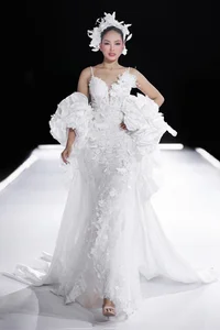 Stunning Photos of Miss International Queen Huong Giang in Elegant Bridal Fashion - image 11