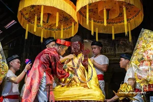 Preserving History: The Ancient 'Robing the Buddha' Ritual at Keo Temple - image 8