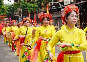 Preserving History: The Ancient 'Robing the Buddha' Ritual at Keo Temple - image 3