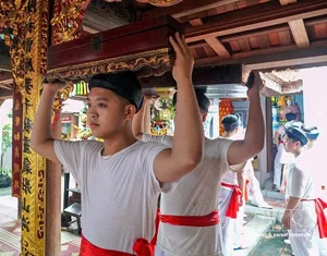 Preserving History: The Ancient 'Robing the Buddha' Ritual at Keo Temple - image 4