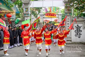 Preserving History: The Ancient 'Robing the Buddha' Ritual at Keo Temple - image 2