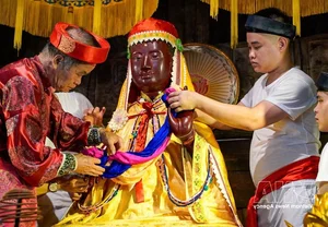 Preserving History: The Ancient 'Robing the Buddha' Ritual at Keo Temple - image 7