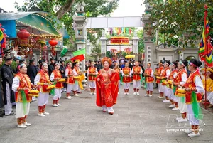 Preserving History: The Ancient 'Robing the Buddha' Ritual at Keo Temple - image 1