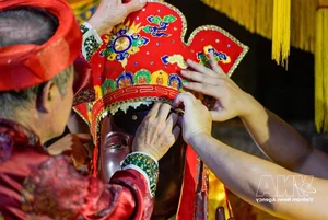 Preserving History: The Ancient 'Robing the Buddha' Ritual at Keo Temple - image 0