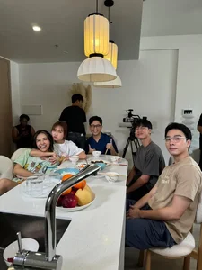 Behind the Scenes: The Energetic Cast of 'Tuổi Trẻ Giá Bao Nhiêu' Shares Candid Moments - image 4