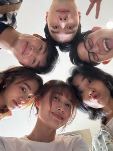 Behind the Scenes: The Energetic Cast of 'Tuổi Trẻ Giá Bao Nhiêu' Shares Candid Moments - image 0
